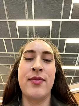 Snapshot of Holly_Play chatting on 09/10/25, 11:10 Holly Play online show from 09/10/25, 11:10