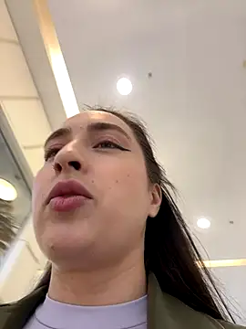 Snapshot of Holly_Play chatting on 09/26/25, 10:19 Holly Play online show from 09/26/25, 10:19