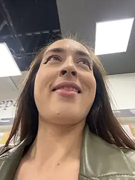 Snapshot of Holly_Play chatting on 10/24/25, 10:11 Holly Play online show from 10/24/25, 10:11