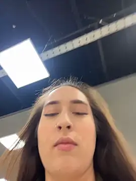 Snapshot of Holly_Play chatting on 10/27/25, 09:13 Holly Play online show from 10/27/25, 09:13