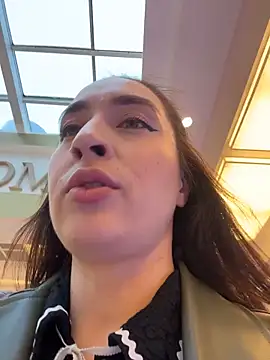 Snapshot of Holly_Play chatting on 10/28/25, 09:13 Holly Play online show from 10/28/25, 09:13