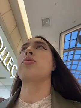 Snapshot of Holly_Play chatting on 11/03/25, 01:12 Holly Play online show from 11/03/25, 01:12