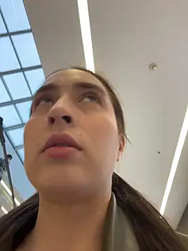 Snapshot of Holly_Play chatting on 11/06/25, 09:10 Holly Play online show from 11/06/25, 09:10