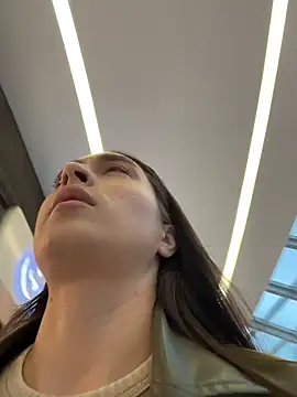 Snapshot of Holly_Play chatting on 11/09/25, 07:06 Holly Play online show from 11/09/25, 07:06