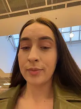 Snapshot of Holly_Play chatting on 11/12/25, 12:05 Holly Play online show from 11/12/25, 12:05