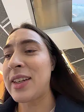 Snapshot of Holly_Play chatting on 11/24/25, 12:05 Holly Play online show from 11/24/25, 12:05