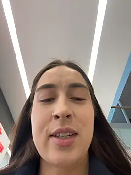 Snapshot of Holly_Play chatting on 11/26/25, 12:06 Holly Play online show from 11/26/25, 12:06