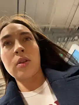 Snapshot of Holly_Play chatting on 11/28/25, 12:08 Holly Play online show from 11/28/25, 12:08