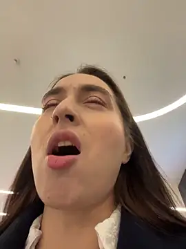 Snapshot of Holly_Play chatting on 11/29/25, 07:11 Holly Play online show from 11/29/25, 07:11