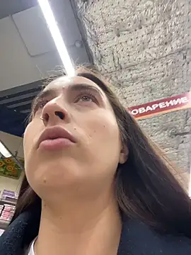 Snapshot of Holly_Play chatting on 12/01/25, 12:10 Holly Play online show from 12/01/25, 12:10