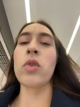 Snapshot of Holly_Play chatting on 12/03/25, 11:08 Holly Play online show from 12/03/25, 11:08