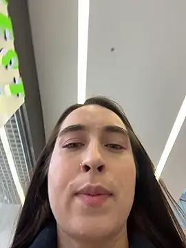 Snapshot of Holly_Play chatting on 12/05/25, 12:03 Holly Play online show from 12/05/25, 12:03