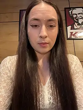 Holly Play online show from 06/19/26, 09:02