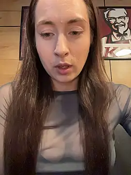 Holly Play online show from 07/04/26, 09:59