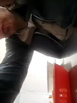 Snapshot of Alexand1999 chatting on 12/05/25, 05:20 Alexand1999 online show from 12/05/25, 05:20