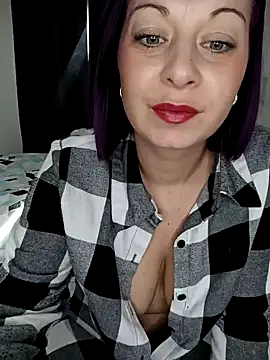 Snapshot of Chaudesquirt chatting on 02/05/25, 01:11 Chaudesquirt online show from 02/05/25, 01:11