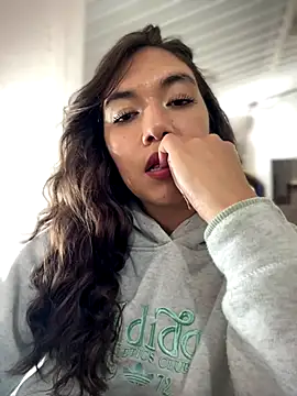 Iris lee online show from 09/16/25, 05:47