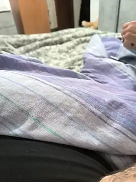 Snapshot of bella82 chatting on 12/14/24, 09:40 bella82 online show from 12/14/24, 09:40