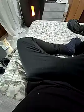 Snapshot of bella82 chatting on 01/20/25, 05:48 bella82 online show from 01/20/25, 05:48