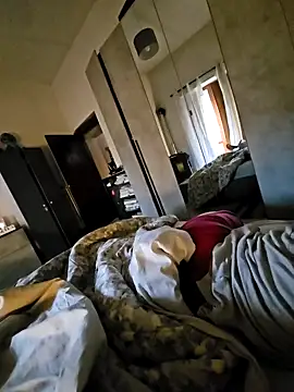 Snapshot of bella82 chatting on 03/10/25, 06:38 bella82 online show from 03/10/25, 06:38