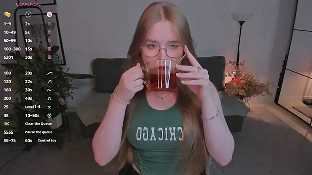 Snapshot of bonnie_wright chatting on 11/05/25, 03:34 bonnie wright online show from 11/05/25, 03:34