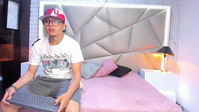 Snapshot of Bonny_Bonss chatting on 01/22/25, 08:06 Bonny Bonss online show from 01/22/25, 08:06