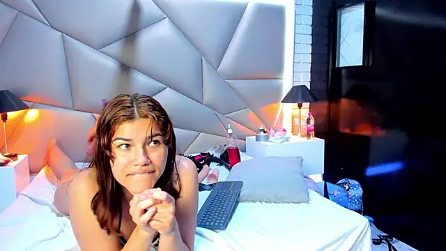 Snapshot of Bonny_Bonss chatting on 02/05/25, 02:40 Bonny Bonss online show from 02/05/25, 02:40