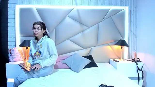 Snapshot of Bonny_Bonss chatting on 02/07/25, 11:12 Bonny Bonss online show from 02/07/25, 11:12