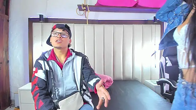 Snapshot of Bonny_Bonss chatting on 10/25/25, 08:47 Bonny Bonss online show from 10/25/25, 08:47