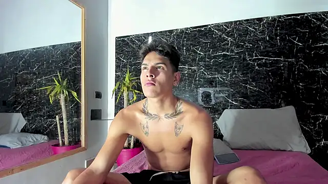 Snapshot of Couplehot__1 chatting on 12/06/24, 03:30 Couplehot 1 online show from 12/06/24, 03:30