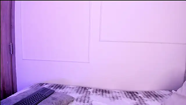 Snapshot of Isa_squirt1 chatting on 03/29/26, 02:22 Isa squirt1 online show from 03/29/26, 02:22