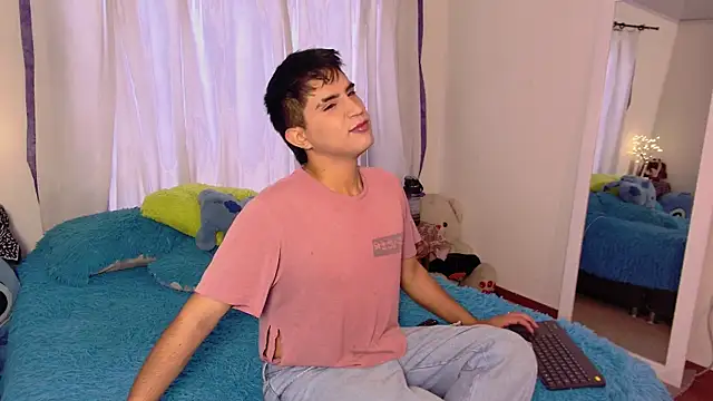 Snapshot of Chris_Maddox chatting on 10/18/25, 06:19 Chris Maddox online show from 10/18/25, 06:19