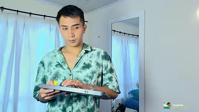 Snapshot of Chris_Maddox chatting on 11/06/25, 06:42 Chris Maddox online show from 11/06/25, 06:42