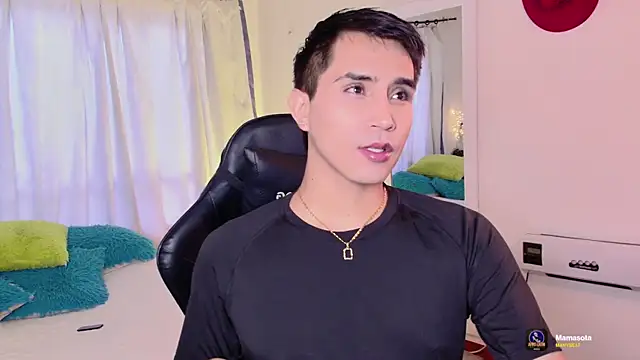 Snapshot of Chris_Maddox chatting on 11/18/25, 08:35 Chris Maddox online show from 11/18/25, 08:35