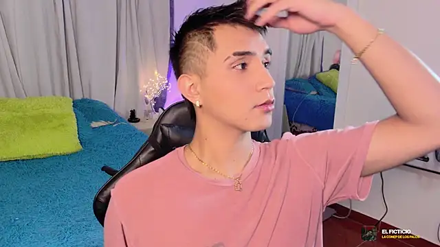 Snapshot of Chris_Maddox chatting on 12/01/25, 10:48 Chris Maddox online show from 12/01/25, 10:48