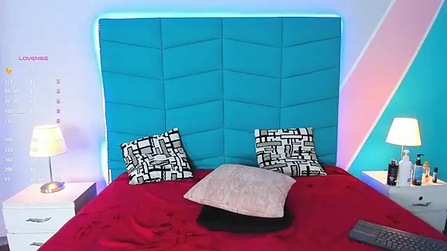 Iris Thompson  online show from 03/08/25, 12:00