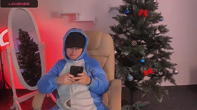 Snapshot of Dolly__Queen_ chatting on 12/08/24, 08:15 Dolly Queen online show from 12/08/24, 08:15