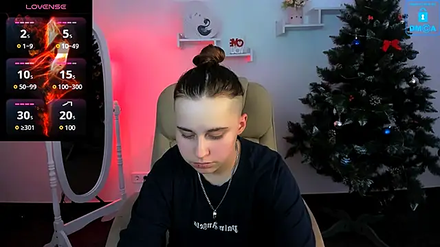 Snapshot of Dolly__Queen_ chatting on 01/12/25, 08:25 Dolly Queen online show from 01/12/25, 08:25