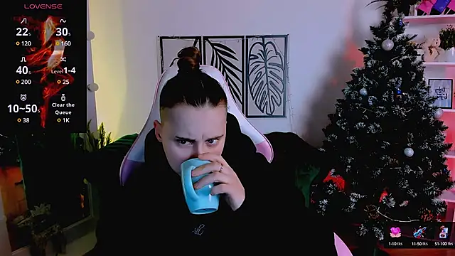 Snapshot of Dolly__Queen_ chatting on 01/13/25, 08:15 Dolly Queen online show from 01/13/25, 08:15