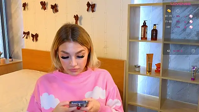 Ella Milla online show from 12/25/24, 11:33