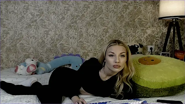 Ella Milla online show from 12/02/25, 11:04
