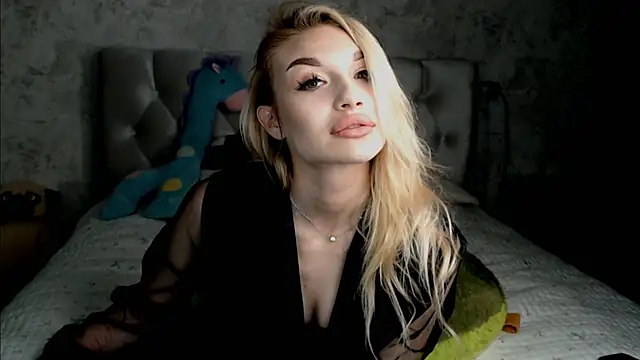 Ella Milla online show from 04/19/26, 08:11