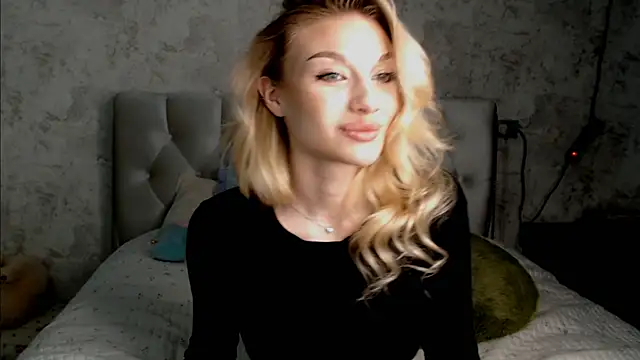 Ella Milla online show from 06/10/26, 12:37