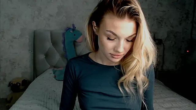 Ella Milla online show from 06/18/26, 12:53