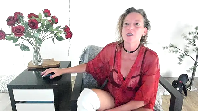 MendiPetite online show from 05/10/26, 07:52