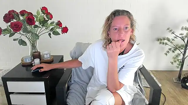MendiPetite online show from 06/06/26, 08:57