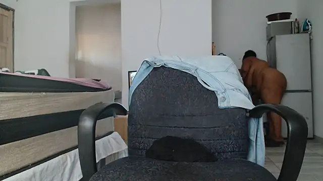 Hugetittiesxx2 online show from 10/21/25, 03:40