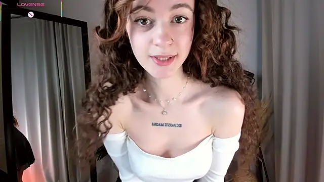 Curly Moon online show from 04/28/26, 01:49