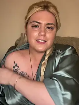 Snapshot of Blondiee3088 chatting on 02/25/25, 11:44 Blondiee3088 online show from 02/25/25, 11:44