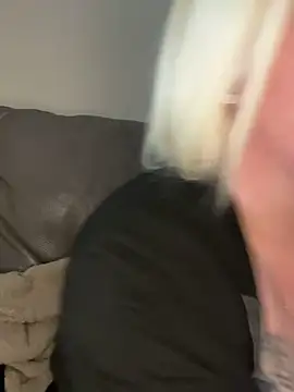 Snapshot of Blondiee3088 chatting on 03/06/25, 03:56 Blondiee3088 online show from 03/06/25, 03:56